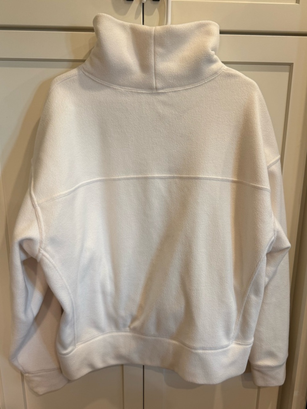 ALO Yoga Cream Fleece Pullover with Logo Patch